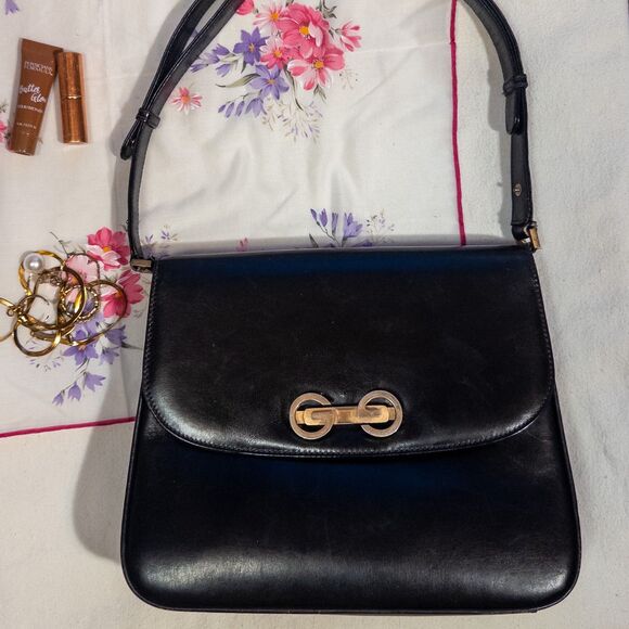 Vintage Gucci Leather One Shoulder Bag - Classic Style with Vintage Charm! - Picture 1 of 14